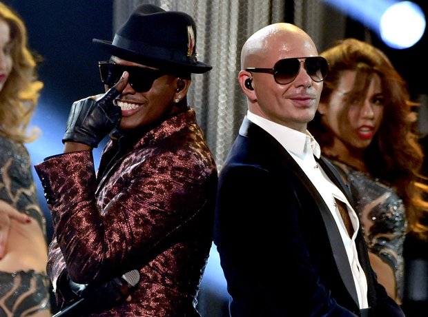 Ne-Yo and Pitbull on stage American Music Awards 2