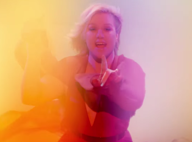 Kelly Clarkson Heartbeat Song Video