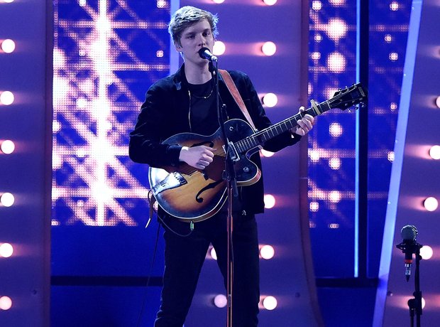 George Ezra BRIT Awards 2015 Performance
